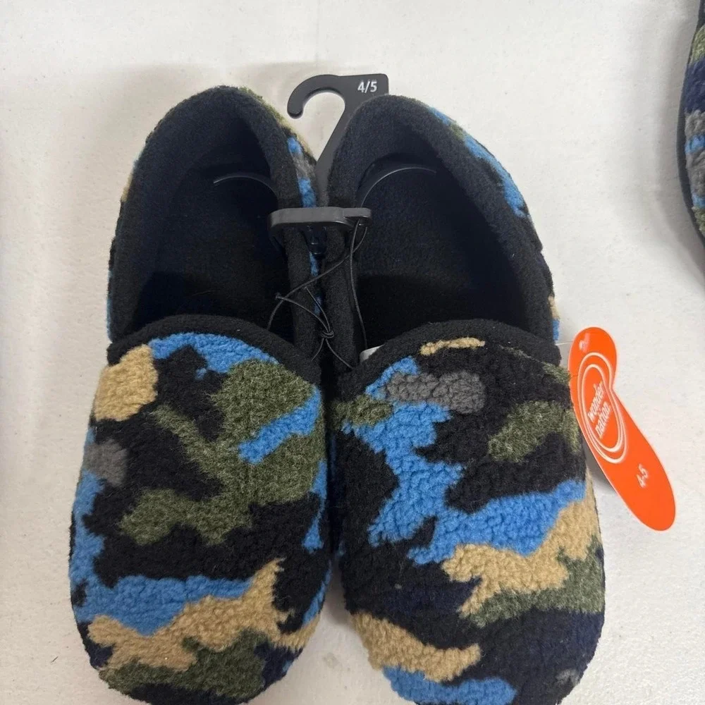 BIG Boys Camo slippers, Size: US 4/5